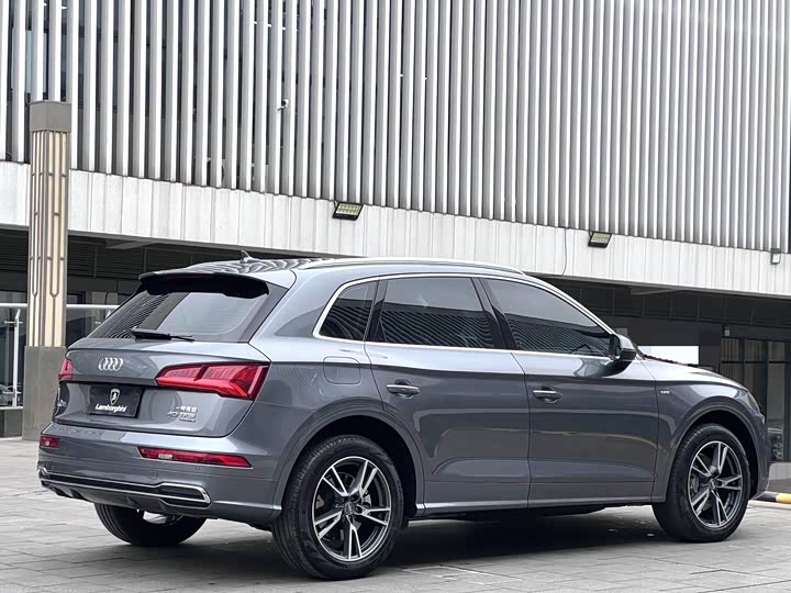 Фото 9 - Audi Q5L