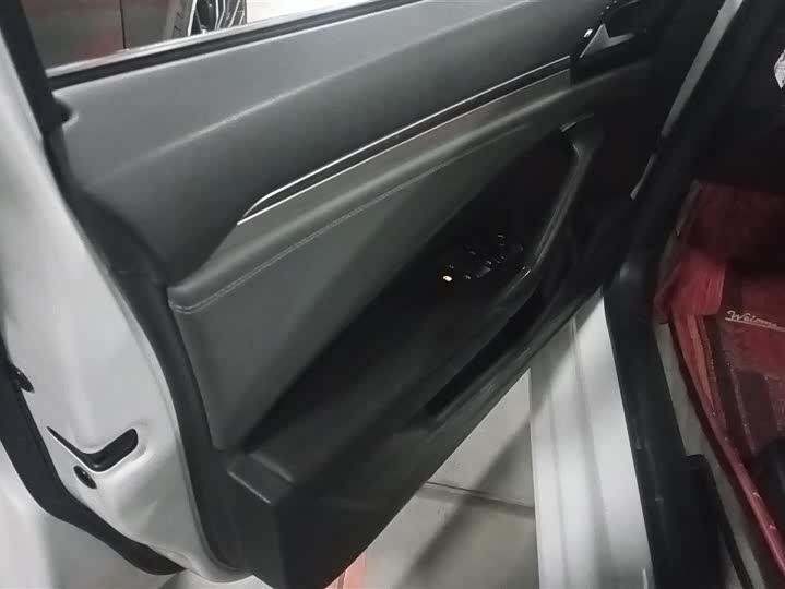 Фото 7 - Volkswagen Sagitar L