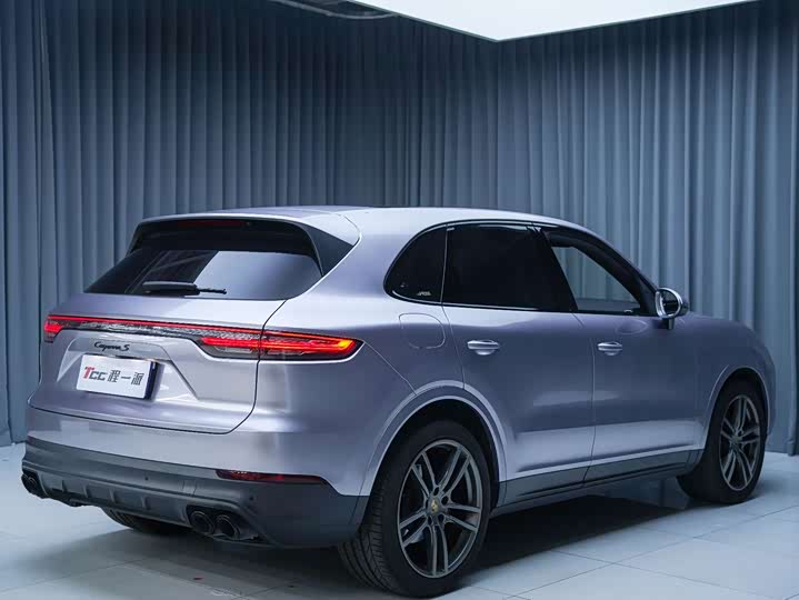 Фото 5 - Porsche Cayenne