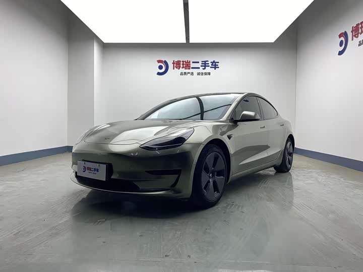 Фото 1 - Tesla Model 3