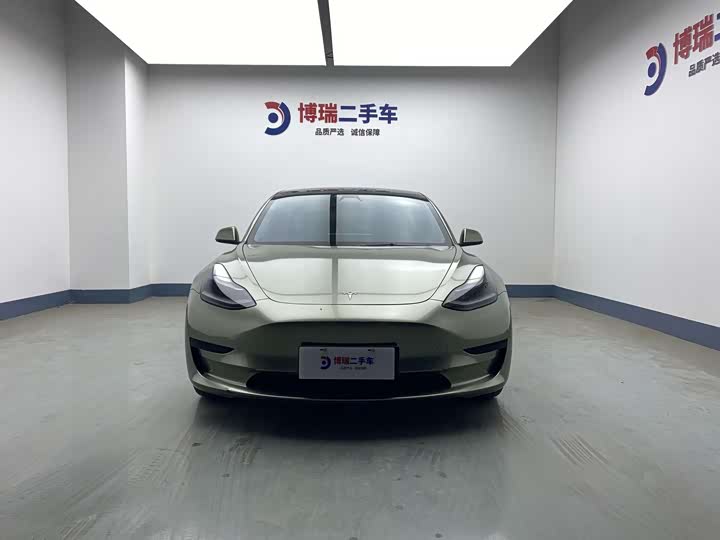 Фото 2 - Tesla Model 3