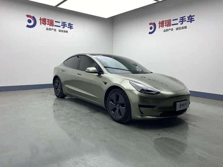 Фото 3 - Tesla Model 3