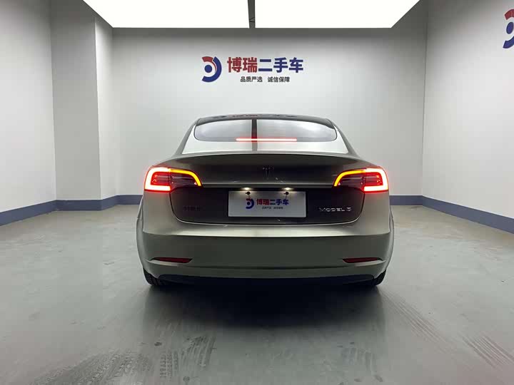 Фото 6 - Tesla Model 3