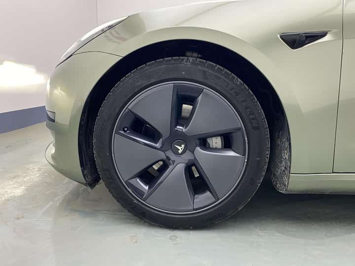 Фото 8 - Tesla Model 3