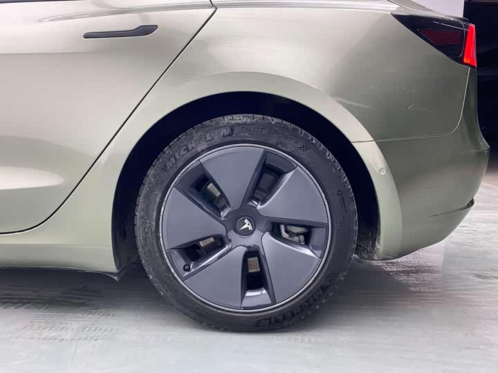 Фото 9 - Tesla Model 3