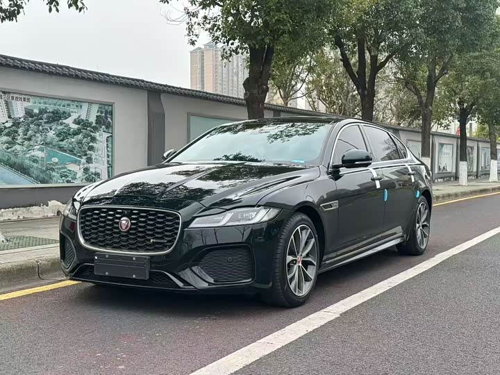 Фото 1 - Jaguar XF L