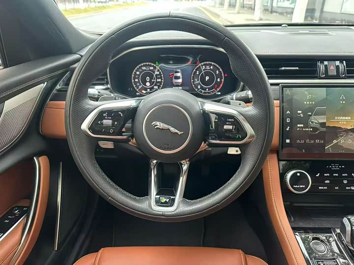 Фото 4 - Jaguar XF L