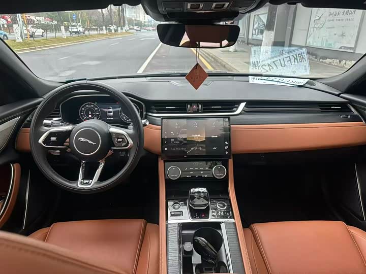 Фото 5 - Jaguar XF L