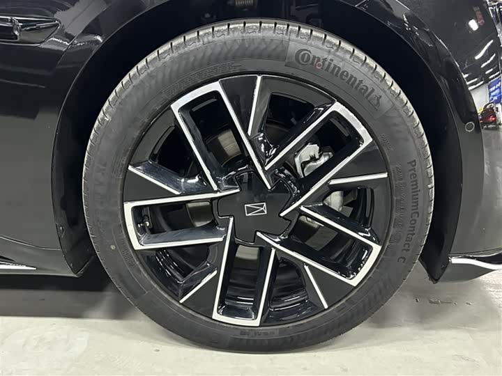 Фото 6 - Avatr 06