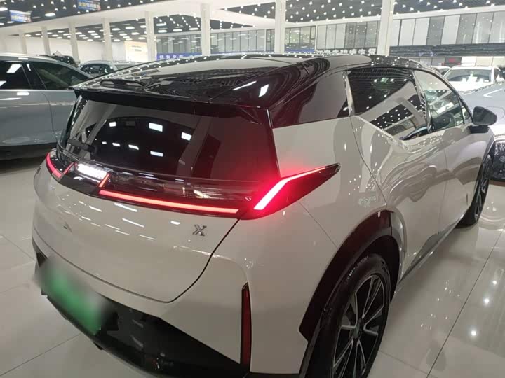 Фото 7 - Zeekr X