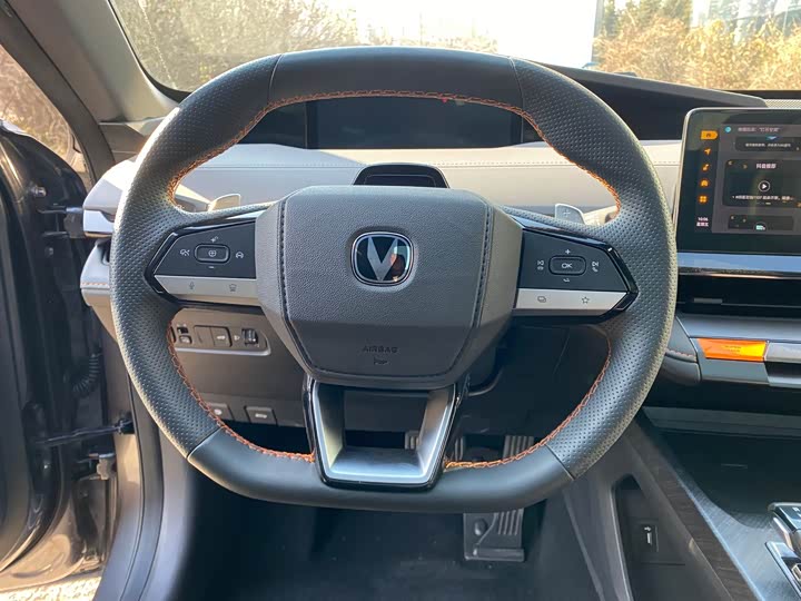 Фото 8 - Changan UNI-V