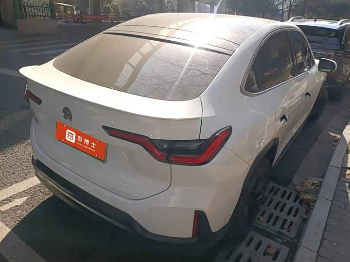 Фото 2 - Nio EC6