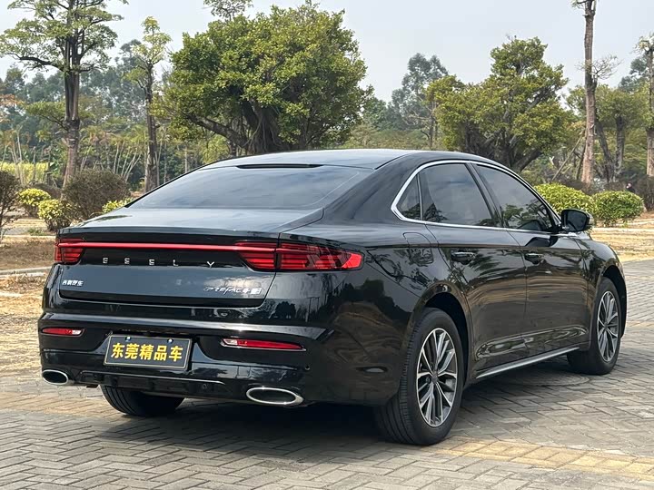 Фото 4 - Geely Preface