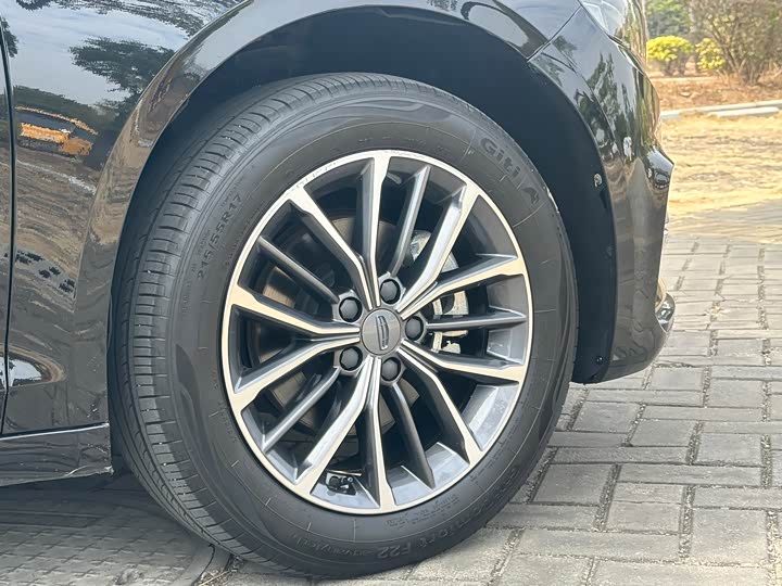 Фото 9 - Geely Preface