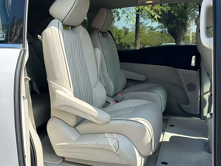 Фото 7 - Buick GL8 ES