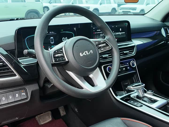 Фото 8 - Kia Seltos