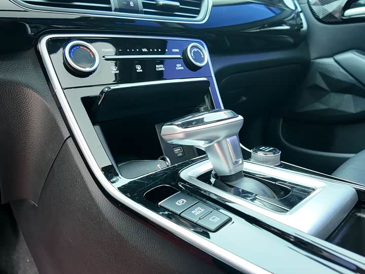 Фото 9 - Kia Seltos