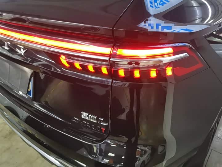 Фото 8 - Geely Monjaro