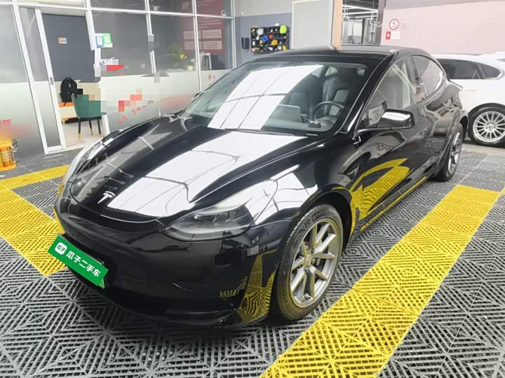 Фото 2 - Tesla Model 3