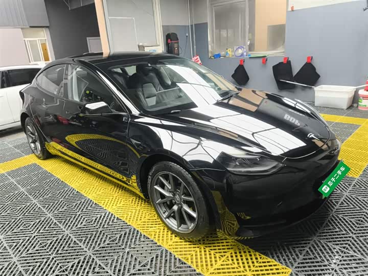 Фото 4 - Tesla Model 3