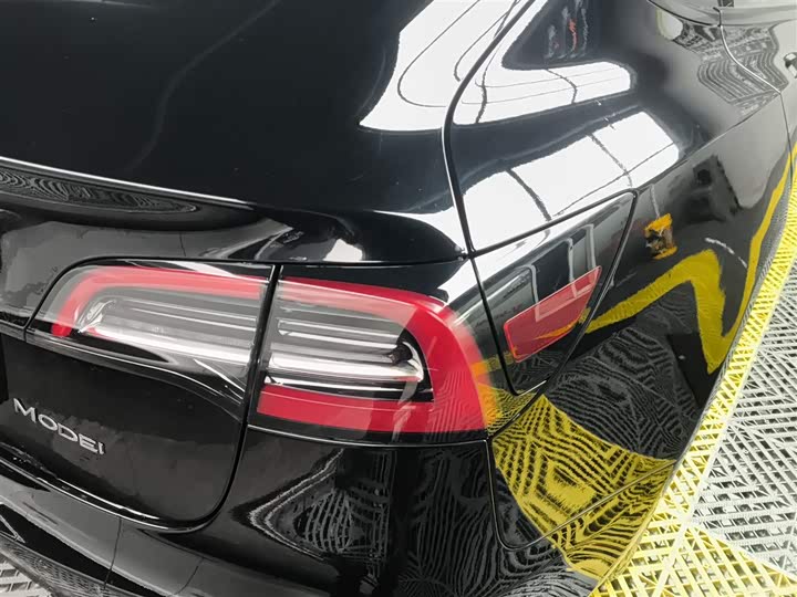 Фото 8 - Tesla Model 3