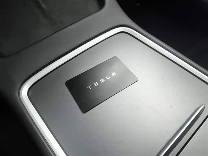 Фото 9 - Tesla Model 3