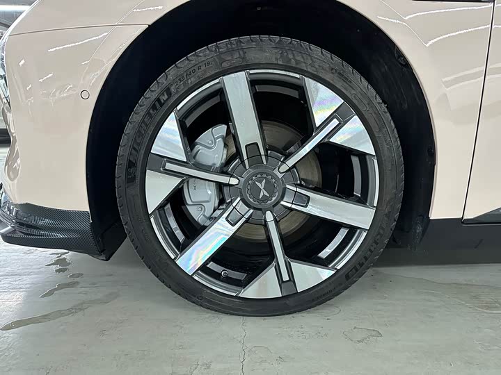 Фото 8 - XPeng Mona M03