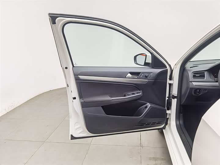 Фото 8 - Volkswagen Lavida