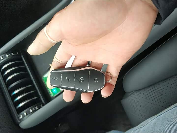 Фото 9 - BYD Yuan Plus