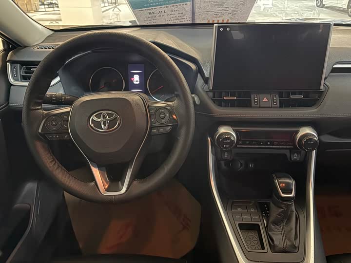 Фото 9 - Toyota Wildlander