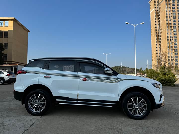 Фото 4 - Geely Atlas