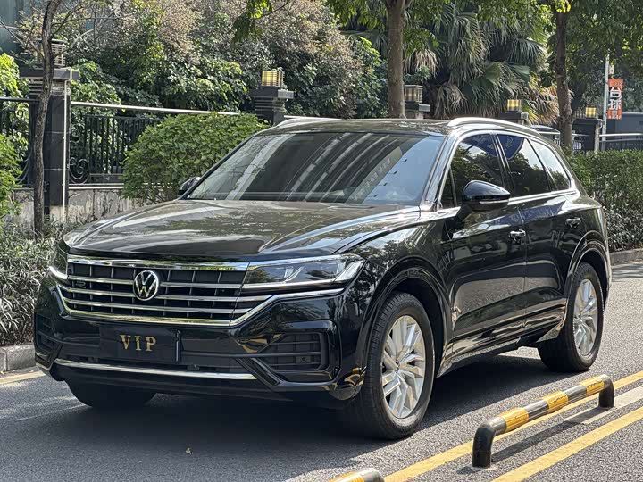 Фото 1 - Volkswagen Touareg