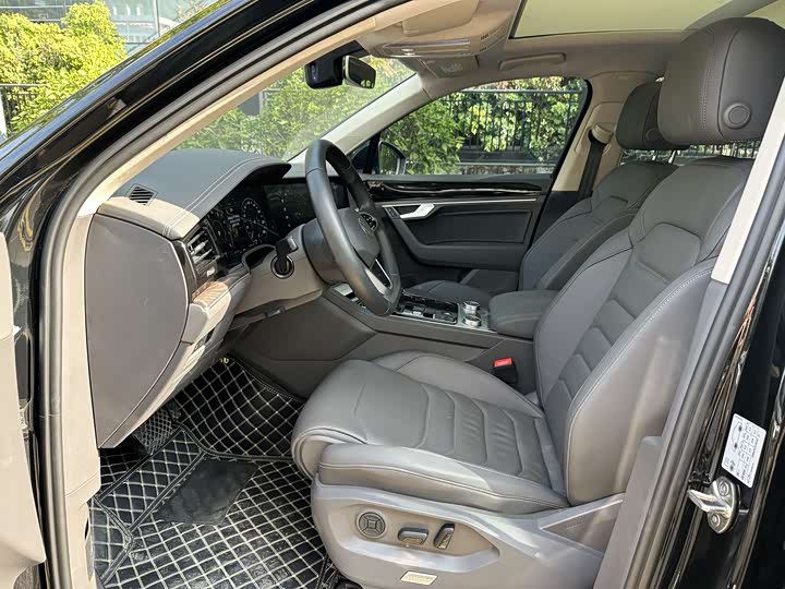 Фото 4 - Volkswagen Touareg