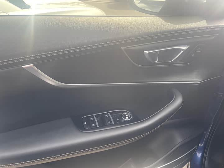 Фото 8 - Chery Tiggo 8