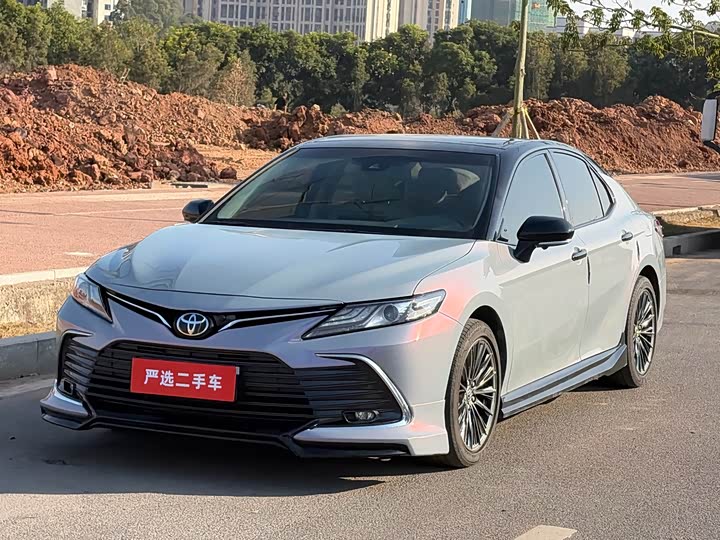 Фото 1 - Toyota Camry