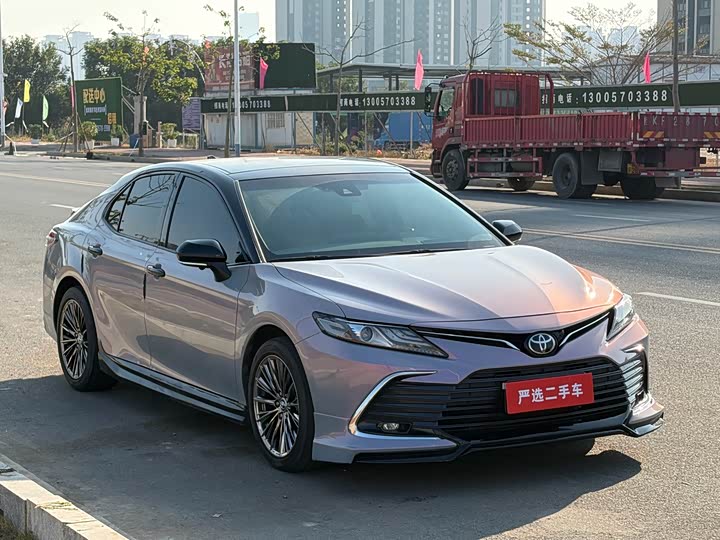 Фото 3 - Toyota Camry