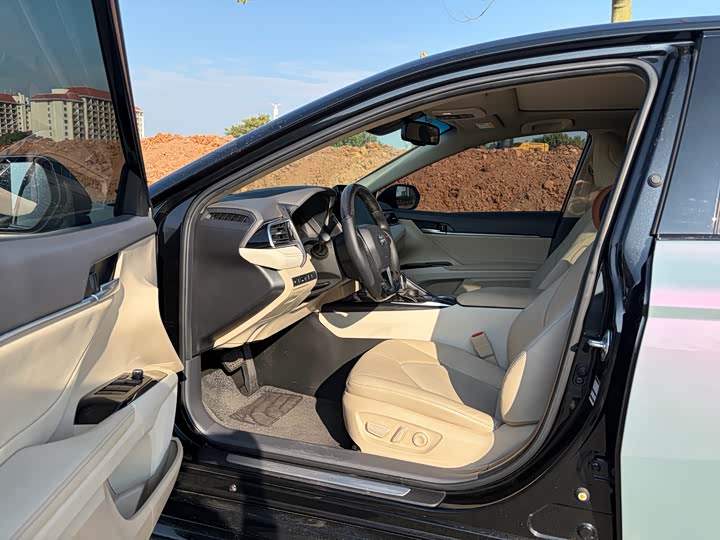 Фото 4 - Toyota Camry