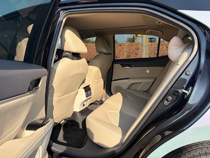 Фото 6 - Toyota Camry