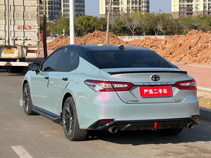 Фото 7 - Toyota Camry