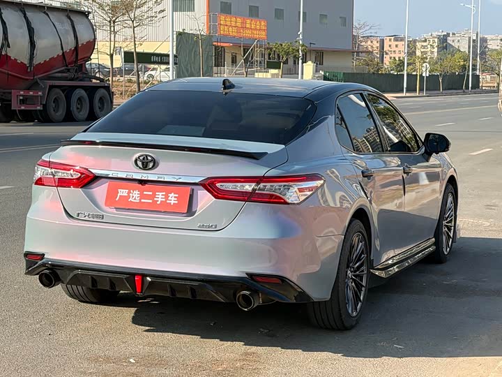 Фото 9 - Toyota Camry