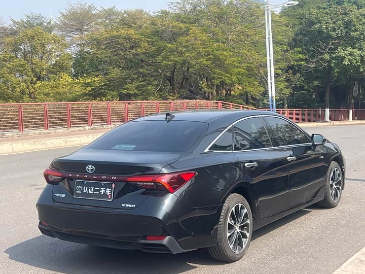 Фото 7 - Toyota Avalon