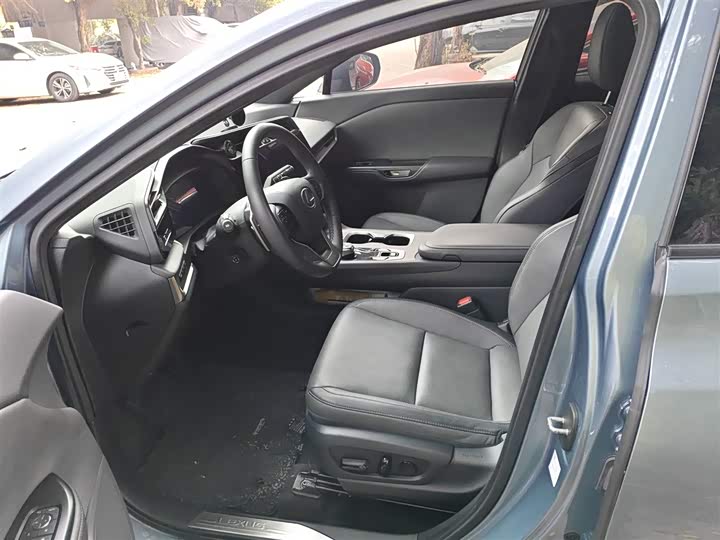 Фото 7 - Lexus RZ