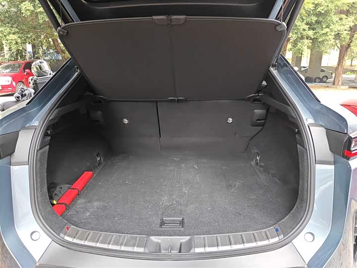 Фото 9 - Lexus RZ