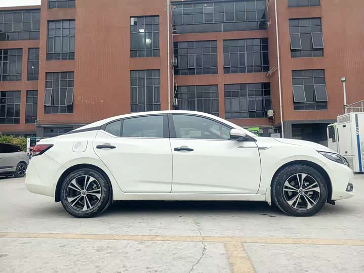 Фото 4 - Nissan Sylphy