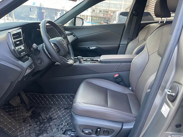 Фото 3 - Lexus RX