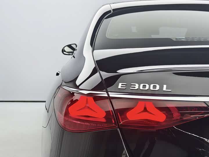 Фото 8 - Mercedes-Benz E-Class