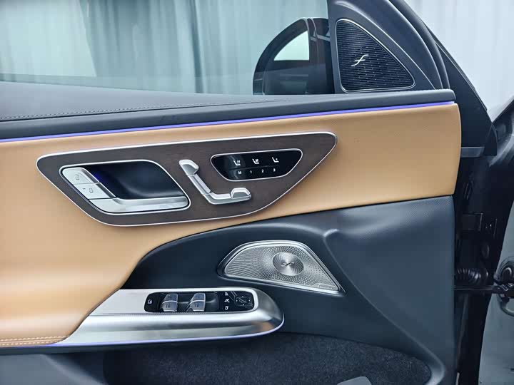 Фото 9 - Mercedes-Benz E-Class