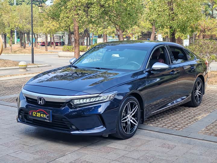 Фото 1 - Honda Inspire