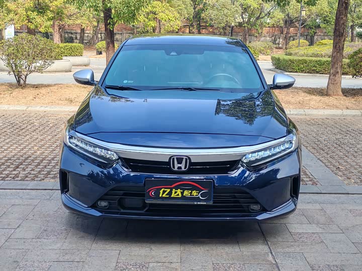 Фото 2 - Honda Inspire