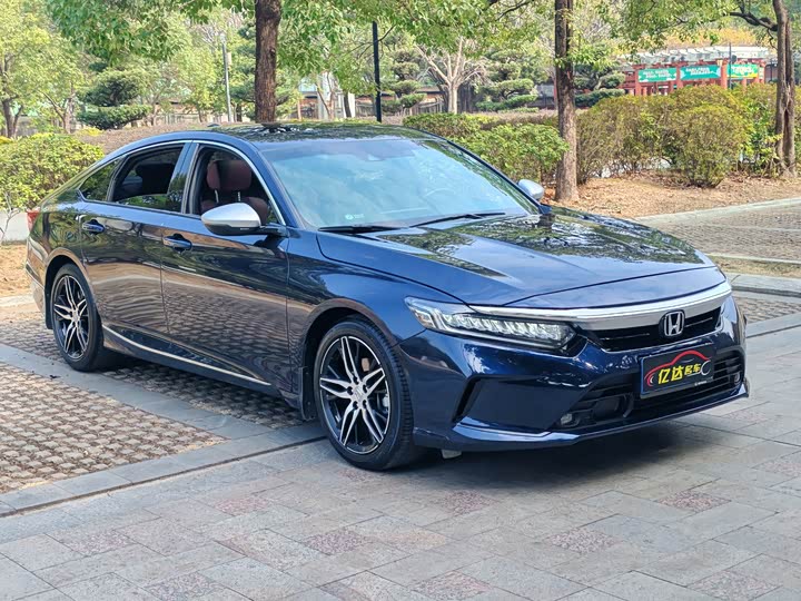 Фото 3 - Honda Inspire